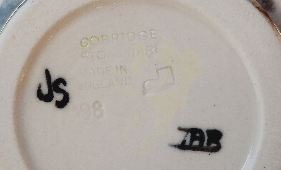 As above, the base of a Cobridge Corncockle vase, but this time showing a Date Cypher of a Boot, for 1999 along with the Copyright year of 1998.