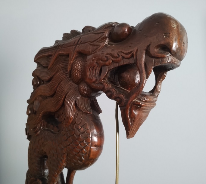 The head of a dragon lamp